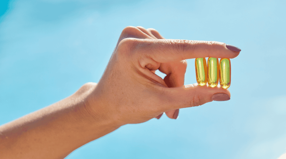 La automedicación, incluso con vitaminas consideradas seguras, puede tener efectos adversos cuando se utilizan dosis elevadas o durante largos periodos. CANVA
