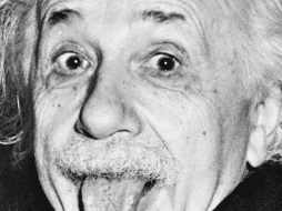 Los biógrafos de Albert Einstein aseguran que su filosofía de trabajo se basaba en la experimentación constante y la repetición sistemática. AFP / ARCHIVO