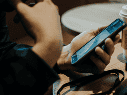 Inicia la suspensión masiva de líneas telefónicas en México por falta de registro. Usuarios con terminación cero que no vincularon su CURP pierden servicios. ESPECIAL/Canva