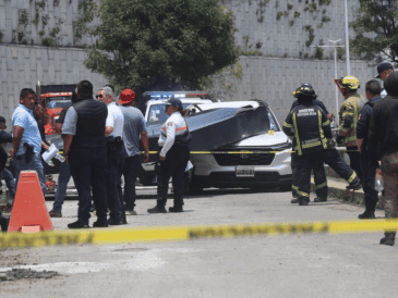 Un medio de circulación nación publicó que uno de los pasajeros del vehículo siniestrado falleció frente a la Plaza Interlomas, en el Estado de México. SUN / L. Camacho