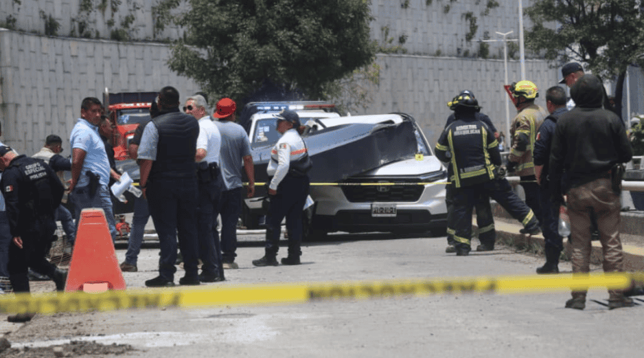 Un medio de circulación nación publicó que uno de los pasajeros del vehículo siniestrado falleció frente a la Plaza Interlomas, en el Estado de México. SUN / L. Camacho