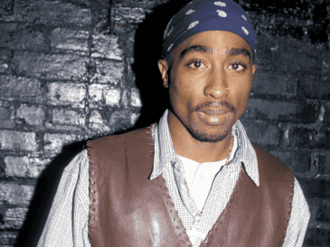 La muerte de Tupac Shakur a los 25 años dejó una herida profunda en la cultura hip-hop, ocurriendo en el clímax de la infame rivalidad entre las disqueras de la Costa Este y la Costa Oeste de Estados Unidos. ESPECIAL