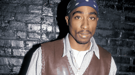 La muerte de Tupac Shakur a los 25 años dejó una herida profunda en la cultura hip-hop, ocurriendo en el clímax de la infame rivalidad entre las disqueras de la Costa Este y la Costa Oeste de Estados Unidos. ESPECIAL