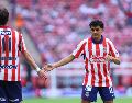 Brian Gutierrez y Richard Ledezma, durante el partido correspondiente a la jornada 2 del torneo Apertura 2026 de la Liga BBVA MX. IMAGO7