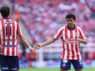 Brian Gutierrez y Richard Ledezma, durante el partido correspondiente a la jornada 2 del torneo Apertura 2026 de la Liga BBVA MX. IMAGO7