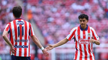 Brian Gutierrez y Richard Ledezma, durante el partido correspondiente a la jornada 2 del torneo Apertura 2026 de la Liga BBVA MX. IMAGO7