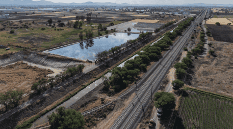 La construcción y operación del tren genera miles de empleos directos e indirectos, además de atraer inversión a las zonas aledañas a las estaciones. PROYECTOS MÉXICO