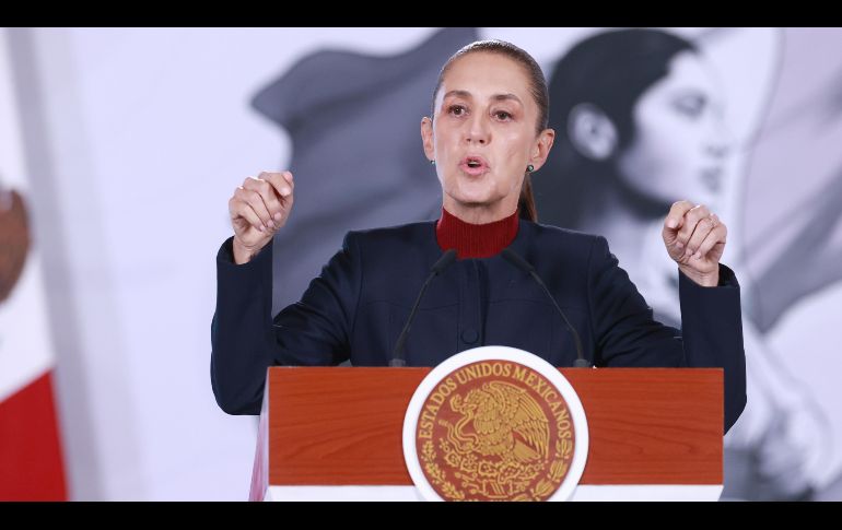 Las palabras de Sheinbaum llamaron la atención porque el peso avanzó por cuarto día consecutivo frente al dólar estadounidense y rompió el nivel de las 17 unidades. EFE/M. Guzmán