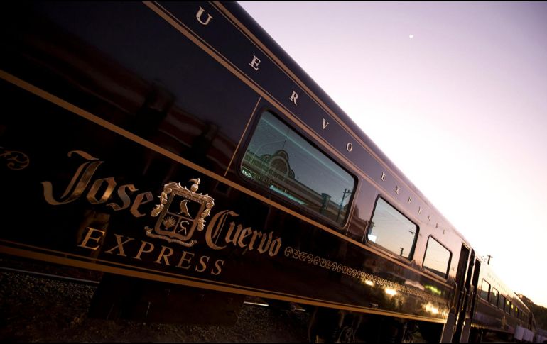 Este pueblo ofrece una experiencia única: recorrer sus paisajes agaveros a bordo de un tren clásico. Una aventura familiar que combina tradición, cultura y vistas espectaculares. EL INFORMDOR/ARCHIVO