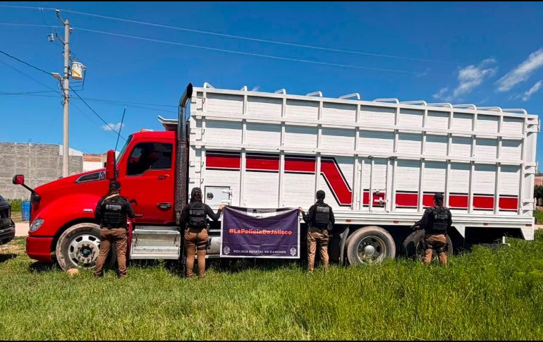 Los uniformados verificaron el número de serie y confirmaron que se trataba de una camioneta Chevrolet Silverado que contaba con reporte de robo en Guanajuato. ESPECIAL