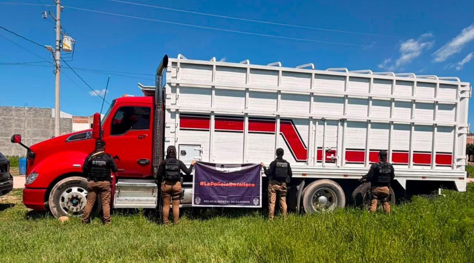 Los uniformados verificaron el número de serie y confirmaron que se trataba de una camioneta Chevrolet Silverado que contaba con reporte de robo en Guanajuato. ESPECIAL