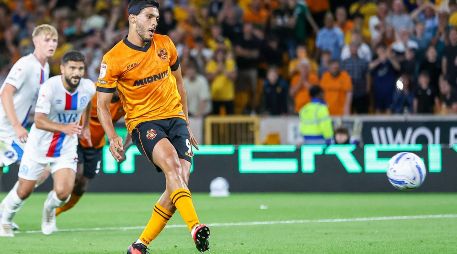 Raúl Jiménez vuelve al Wolverhampton tras recuperar su mejor versión y con el reto de devolver al club a la Premier League. AFP.
