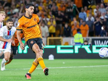Raúl Jiménez vuelve al Wolverhampton tras recuperar su mejor versión y con el reto de devolver al club a la Premier League. AFP.