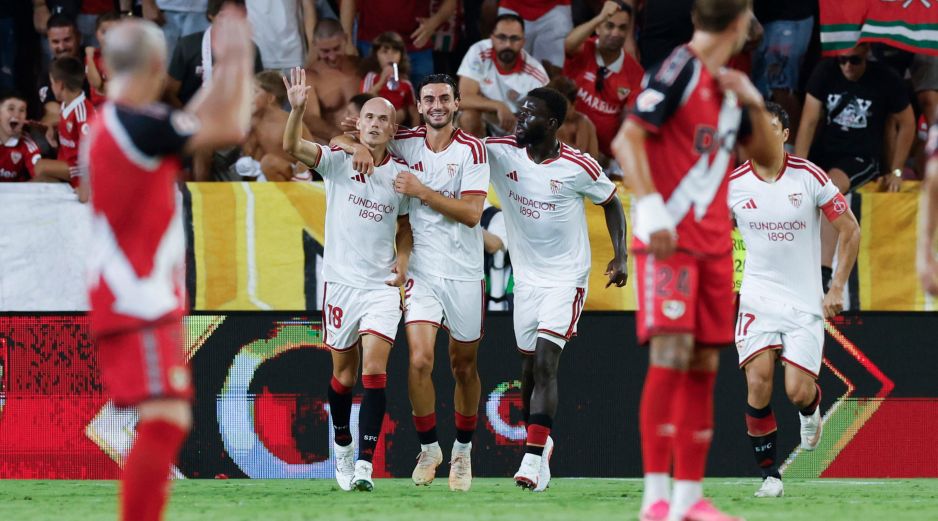 Sevilla y Alavés comenzaron La Liga con remontadas ante Rayo Vallecano y Getafe, respectivamente, en una jornada marcada por penales, expulsiones y polémica arbitral. EFE