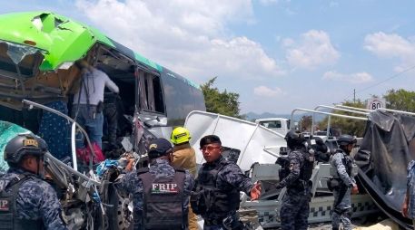 El accidente movilizó a elementos de Protección Civil de los municipios de Ocozocoautla y Cintalapa para atender a los lesionados. ESPECIAl