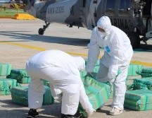 Además de la droga incautada, elementos navales lograron la detención de dos sospechosos. ESPECIAL/SEMAR