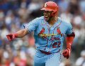 El novato tiene sus primeras participaciones en el encuentro entre Cardinals y Cubs en el que hace historia dando ventaja de 3-0 con un cuadrangular de dos carreras. AP
