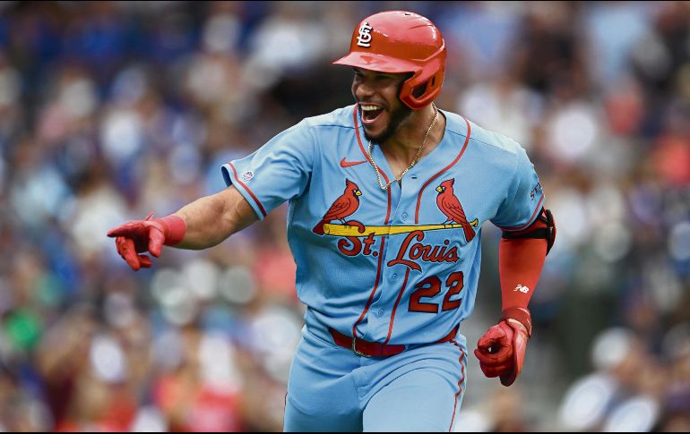El novato tiene sus primeras participaciones en el encuentro entre Cardinals y Cubs en el que hace historia dando ventaja de 3-0 con un cuadrangular de dos carreras. AP