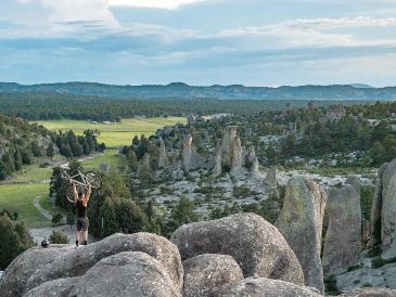 Foto del Valle de los Monjes, un atractivo natural e imponente paraje con formaciones rocosas gigantes de hasta 60 metros de altura. ESPECIAL