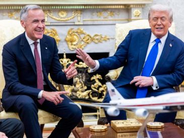 Imagen de archivo del presidente de Estados Unidos, Donald Trump, junto con el primer ministro canadiense, Mark Carney en la Casa Blanca en Washington. EFE/S. THEW