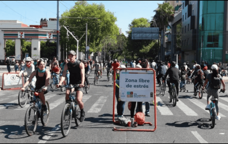 Para garantizar que la experiencia sea positiva y segura para todos los asistentes, las autoridades mantienen un operativo constante en los cruces vehiculares que permanecen habilitados. EL INFORMADOR/ ARCHIVO