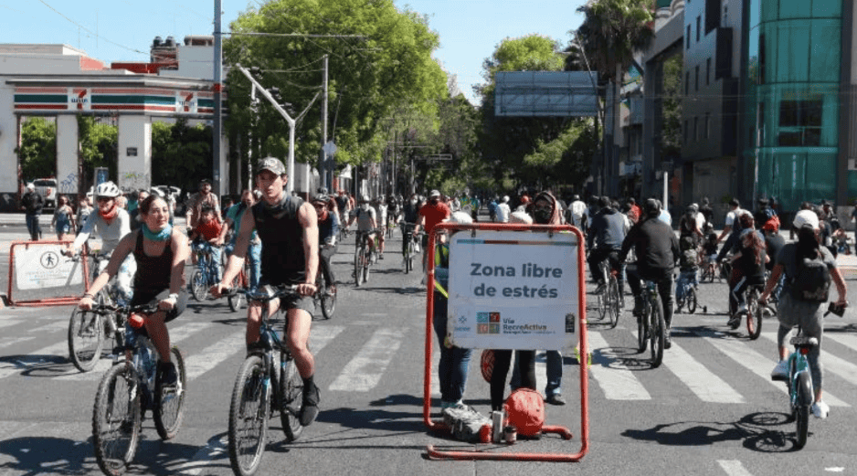 Para garantizar que la experiencia sea positiva y segura para todos los asistentes, las autoridades mantienen un operativo constante en los cruces vehiculares que permanecen habilitados. EL INFORMADOR/ ARCHIVO