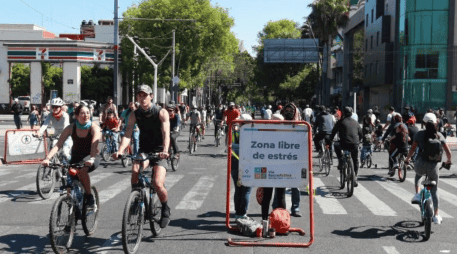 Para garantizar que la experiencia sea positiva y segura para todos los asistentes, las autoridades mantienen un operativo constante en los cruces vehiculares que permanecen habilitados. EL INFORMADOR/ ARCHIVO