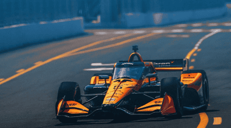 O’Ward consiguió mantenerse en competencia y comenzó a recuperar posiciones durante la primera mitad. ESPECIAL/ INSTAGRAM/ arrowmclaren