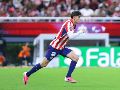 Olympiacos aumenta su oferta por Armando González, pero Chivas mantiene firme su postura y exige el pago de la cláusula de rescisión. IMAGO7.