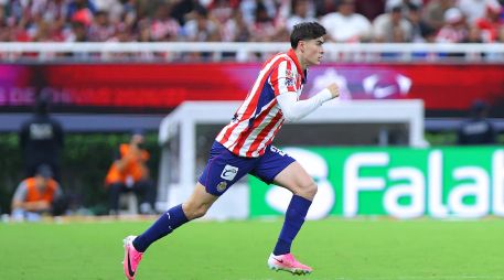 Olympiacos aumenta su oferta por Armando González, pero Chivas mantiene firme su postura y exige el pago de la cláusula de rescisión. IMAGO7.
