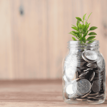 El trabajador puede recibir el equivalente a 30 días de su último salario base de cotización. CANVA