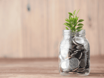 El trabajador puede recibir el equivalente a 30 días de su último salario base de cotización. CANVA