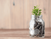 El trabajador puede recibir el equivalente a 30 días de su último salario base de cotización. CANVA