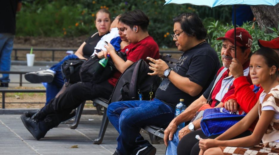 Usuarios de Guadalajara reportaron la suspensión de líneas telefónicas y cuestionaron el registro obligatorio vinculado a la CURP. EL INFORMADOR/ J. ACOSTA.