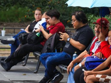 Usuarios de Guadalajara reportaron la suspensión de líneas telefónicas y cuestionaron el registro obligatorio vinculado a la CURP. EL INFORMADOR/ J. ACOSTA.