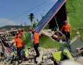 En las últimas 24 horas, el Gobierno indonesio subió de 53 a 68 el total de fallecidos por este sismo, que también causó heridas de variada gravedad a 213 personas. EFE/BASARNAS