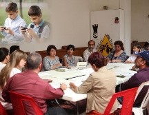 Como parte de la estrategia nacional que se sigue en torno al uso de celulares en las aulas de las escuelas de educación básica del país, durante las actividades del Consejo Técnico Escolar, más de dos millones de maestros de nivel básico podrán emitir su opinión. ESPECIAL / EL INFORMADOR y CANVA