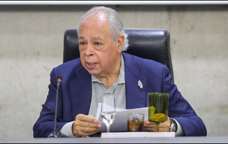 El senador Clemente Castañeda fue reconocido con el “Águila en Vuelo”, máximo galardón que otorga el Consejo Regulador del Tequila (CRT). EL INFORMADOR / A. NAVARRO