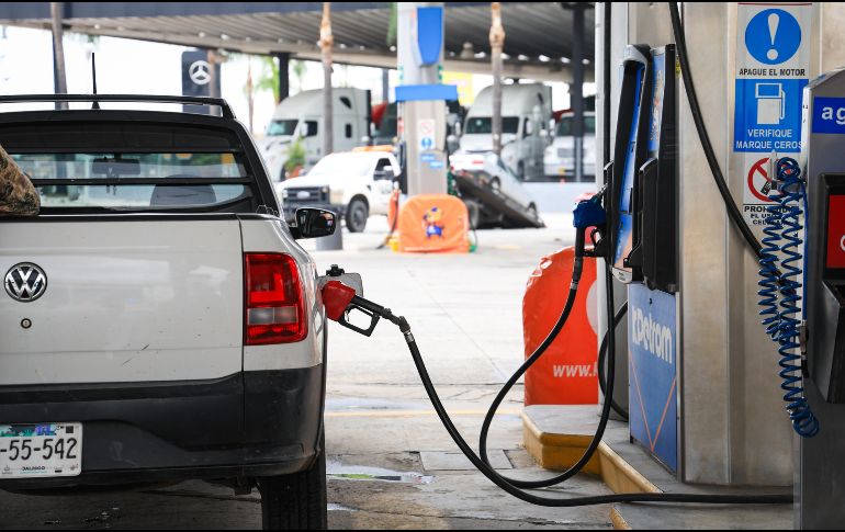 Llenar el tanque de gasolina de tu auto es una práctica común, pero seguramente te has preguntado si puedes echarle diferentes tipos de combustible. EL INFORMADOR/ ARCHIVO.