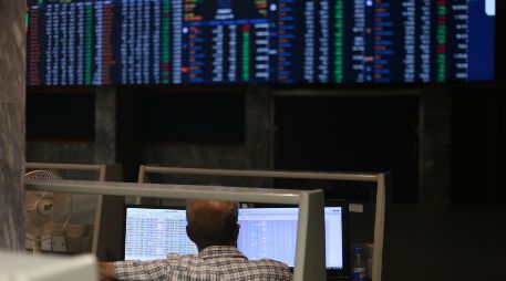 Al interior del mercado mexicano, destacaron las pérdidas de las emisoras Bimbo, Volaris, Bolsa Mexicana de Valores, Kimberly-Clark y Gruma. EFE/R. Khan