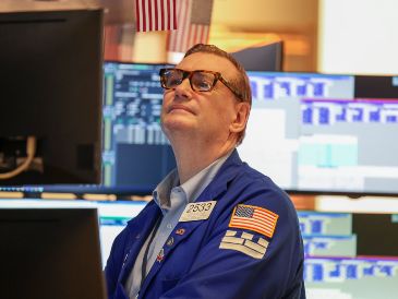 La semana pasada, el S&P 500 y el Nasdaq acumularon ganancias, pero esta nueva semana comenzó con pesimismo. EFE/S. Yenesel