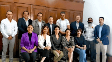 En la reunión estuvieron presentes los integrantes de la Junta de Coordinación Política, conformada por las presidencias de los grupos parlamentarios y las representaciones parlamentarias. ESPECIAL