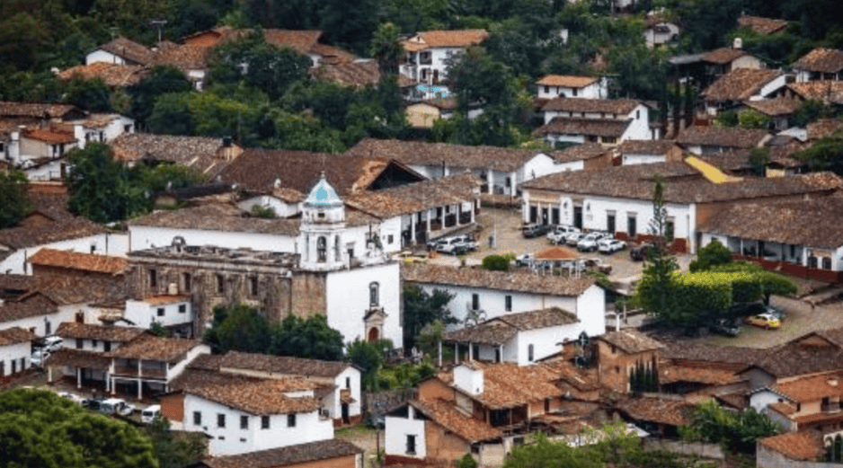 Si buscas un Pueblo Mágico de Jalisco con calles empedradas, arquitectura tradicional y paisajes de montaña, San Sebastián del Oeste es uno de los destinos que vale la pena conocer.