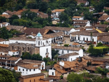 Si buscas un Pueblo Mágico de Jalisco con calles empedradas, arquitectura tradicional y paisajes de montaña, San Sebastián del Oeste es uno de los destinos que vale la pena conocer.