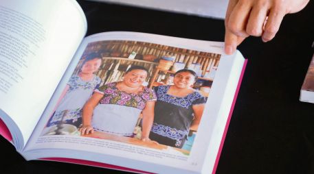 El libro “Cocina Tradicional Mexicana. Quince años como Patrimonio Cultural Inmaterial de la Humanidad” reúne textos de 28 especialistas, entre cocineras tradicionales y chefs. ESPECIAL