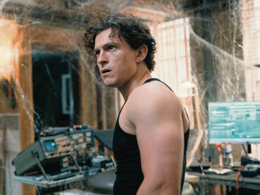 Escena protagonizada por Tom Holland, quien interpreta al superhéroe. AFP