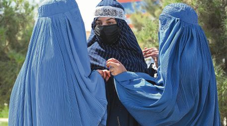 Mujeres de Kandahar durante las celebraciones por el quinto aniversario del regreso de los talibanes.  AFP