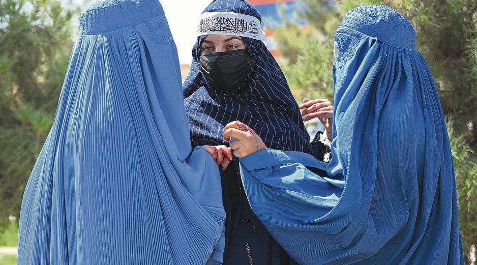 Mujeres de Kandahar durante las celebraciones por el quinto aniversario del regreso de los talibanes.  AFP