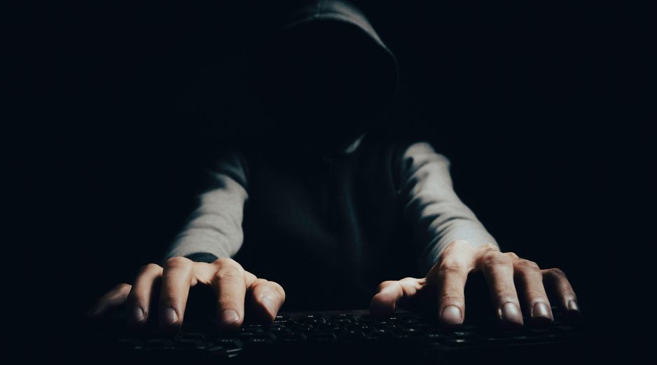 Delincuentes se hacen pasar por familiares, amigos o conocidos de una persona para solicitar transferencias o préstamos a su nombre. UNSPLASH/Sasun Burghdaryan