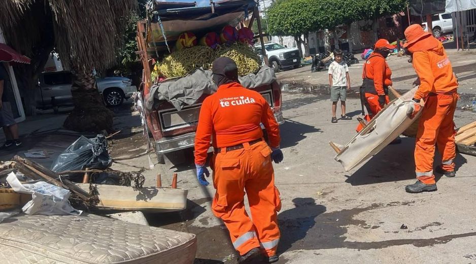 Los escuadrones de limpieza de Guadalajara Limpia también participaron en las labores, principalmente en las calles Hacienda Ciénega de Mata y Hacienda de los Cedros. CORTESÍA